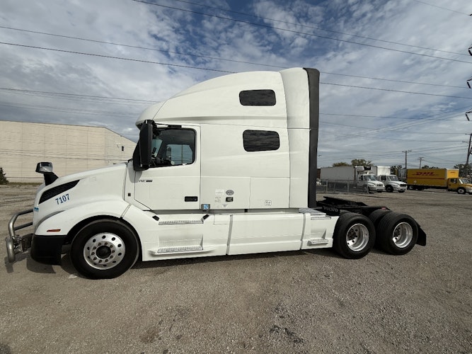 2022 Volvo Truck VNL photo 3