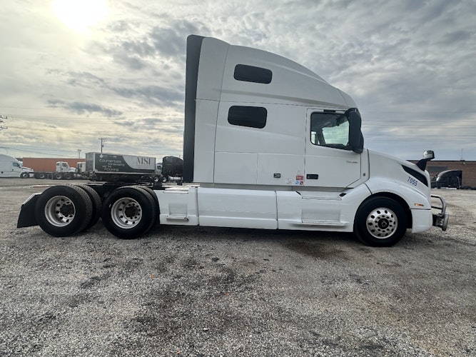 2022 Volvo Truck VNL photo 2