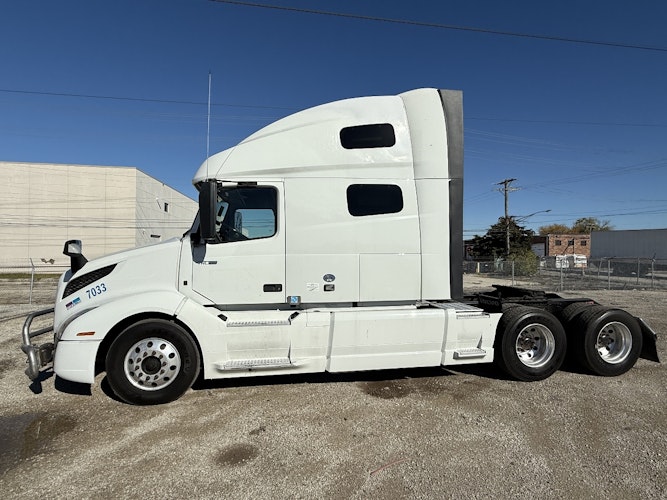 2022 Volvo Truck VNL photo 2