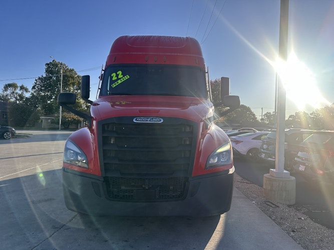 2022 Freightliner Cascadia 126" Sleeper Cab photo 3