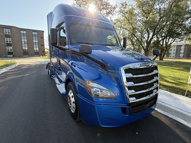 2020 Freightliner Cascadia 126" Sleeper Cab photo 4