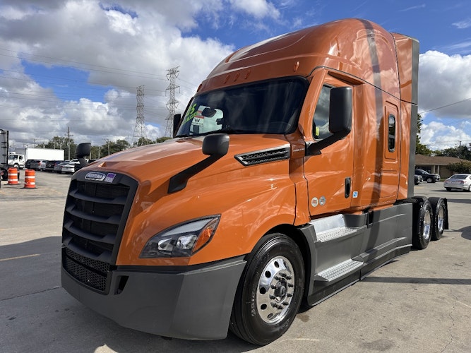 2025 Freightliner Cascadia photo 2