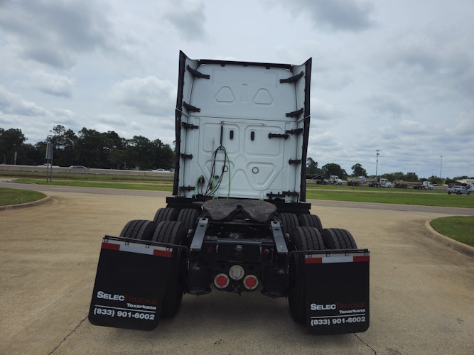2024 Freightliner Cascadia 126" Sleeper Cab photo 4