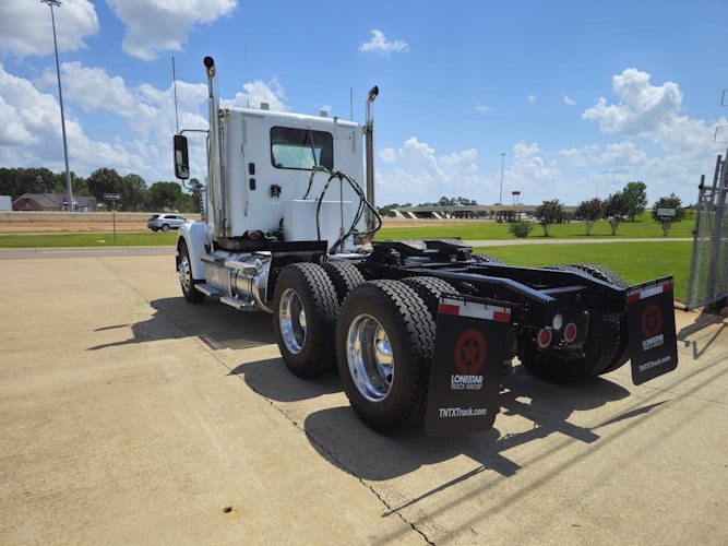 2020 Freightliner SD122 photo 3