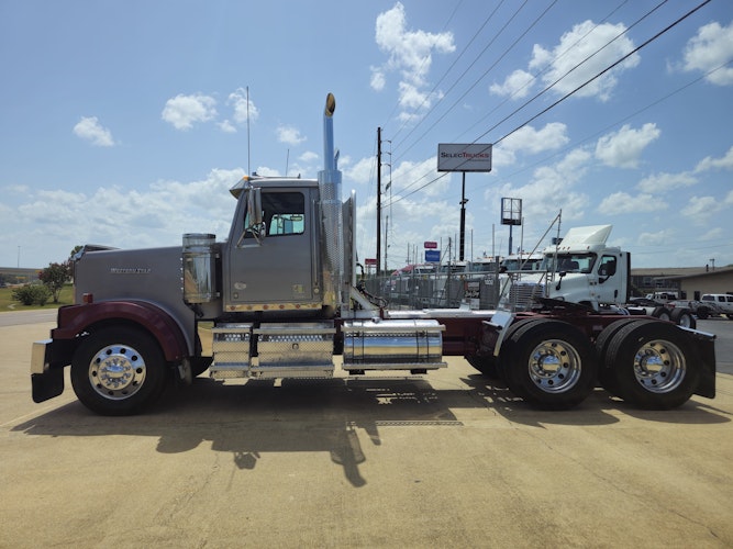 2021 Western Star 4900 EX photo 2