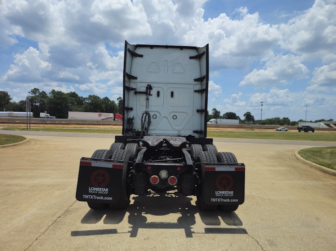 2021 Freightliner Cascadia 126" Sleeper Cab photo 4