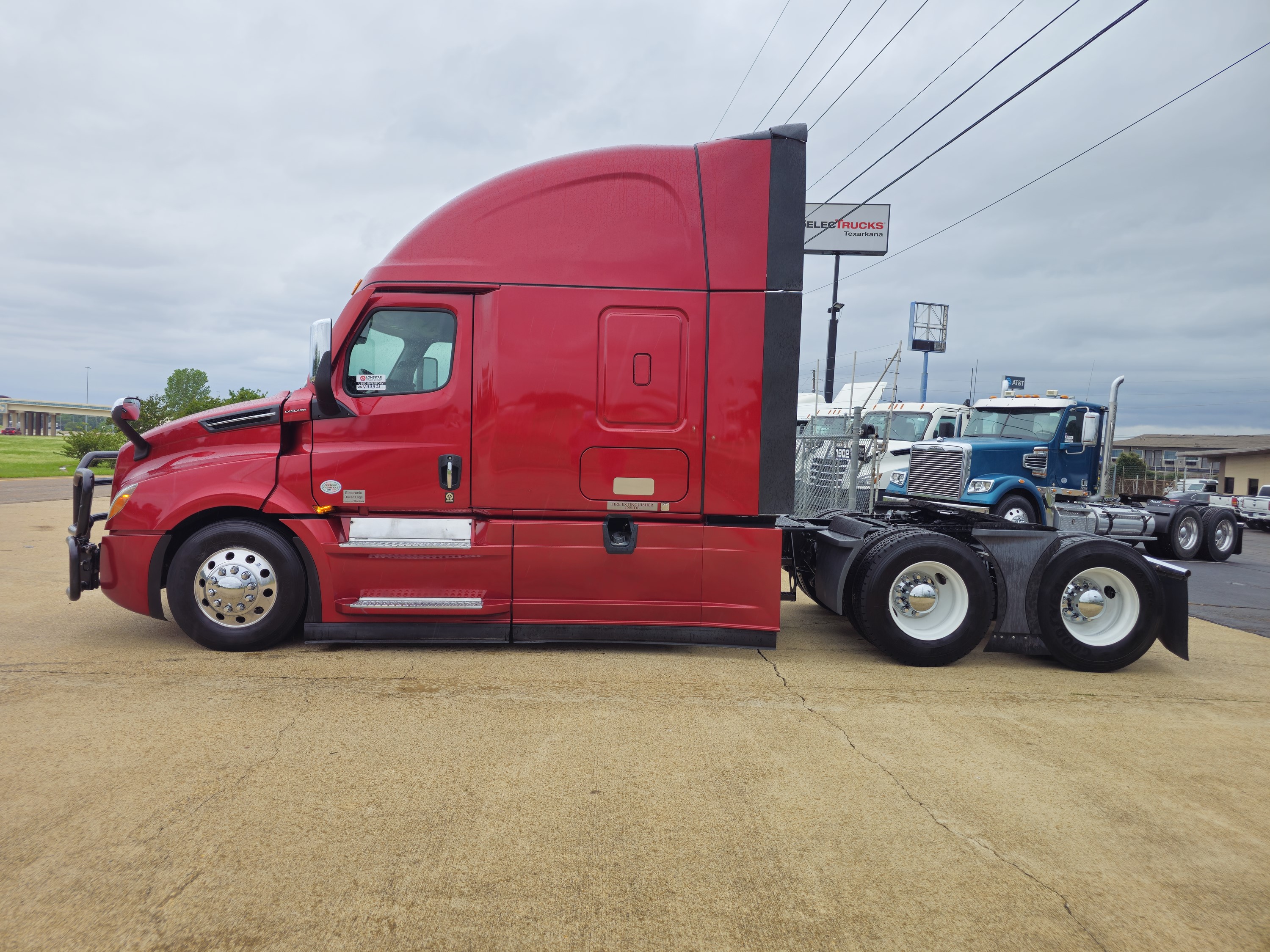 2024 Freightliner Cascadia — photo 2