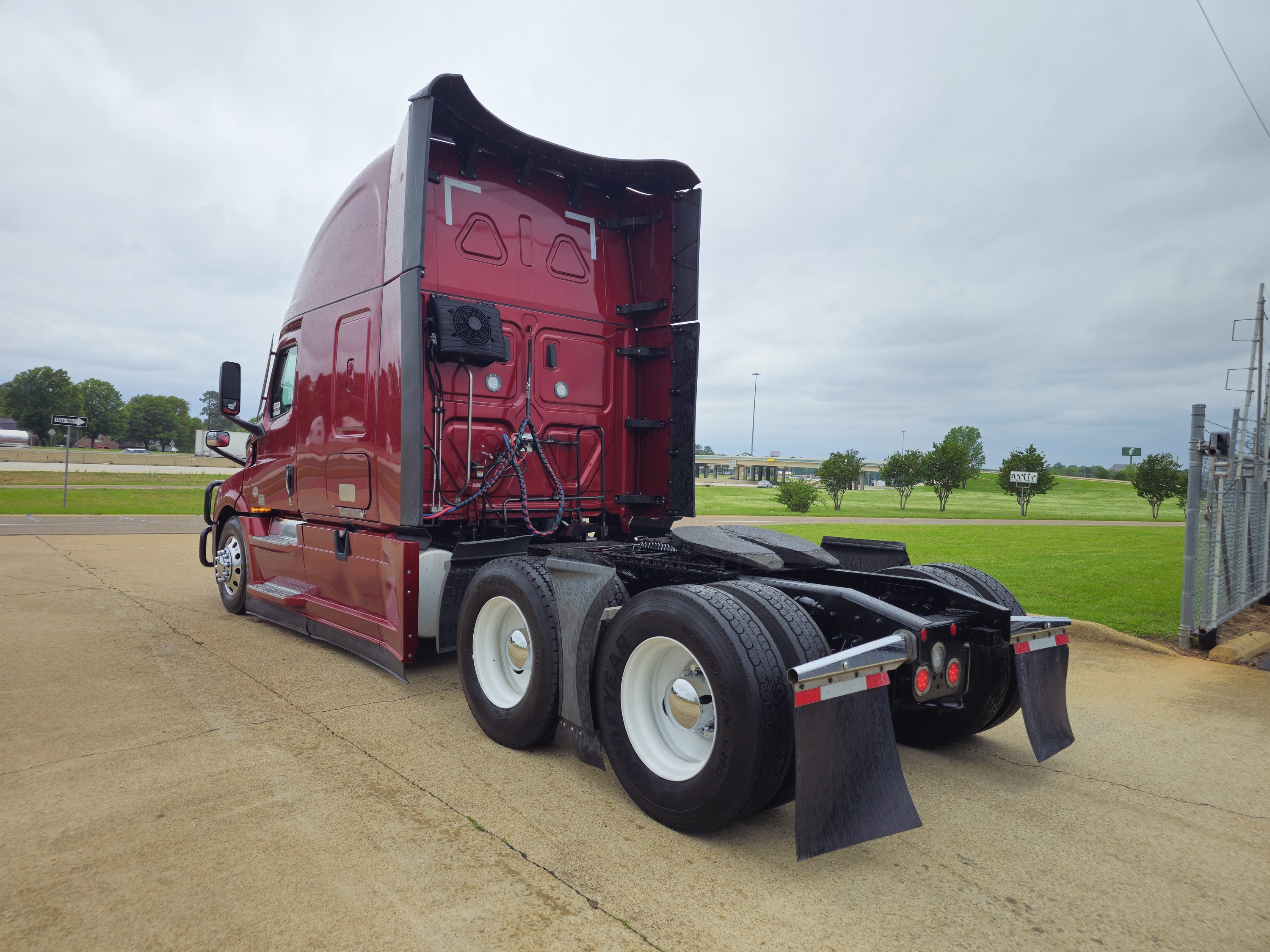 2024 Freightliner Cascadia — photo 3