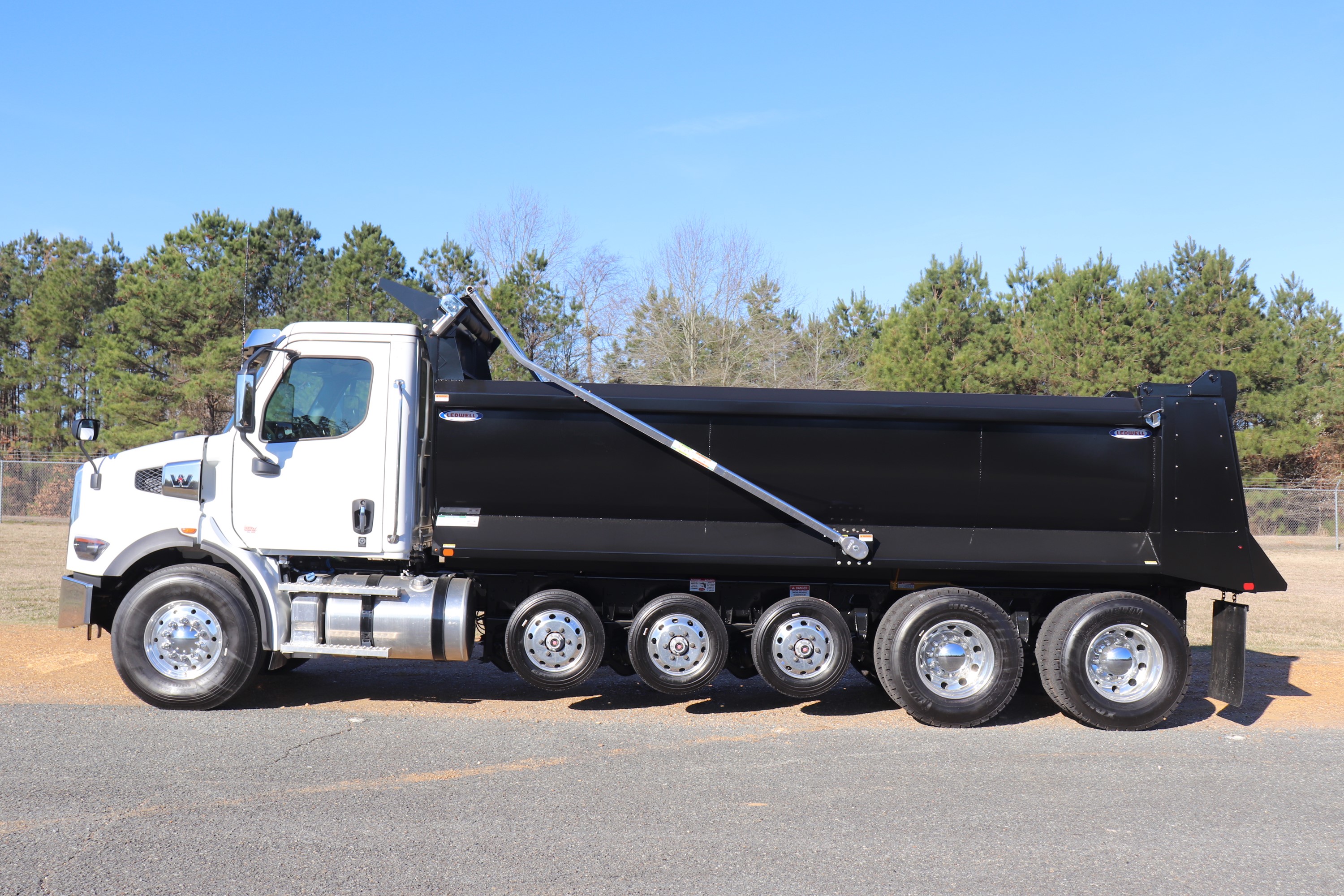 2025 Western Star — photo 2