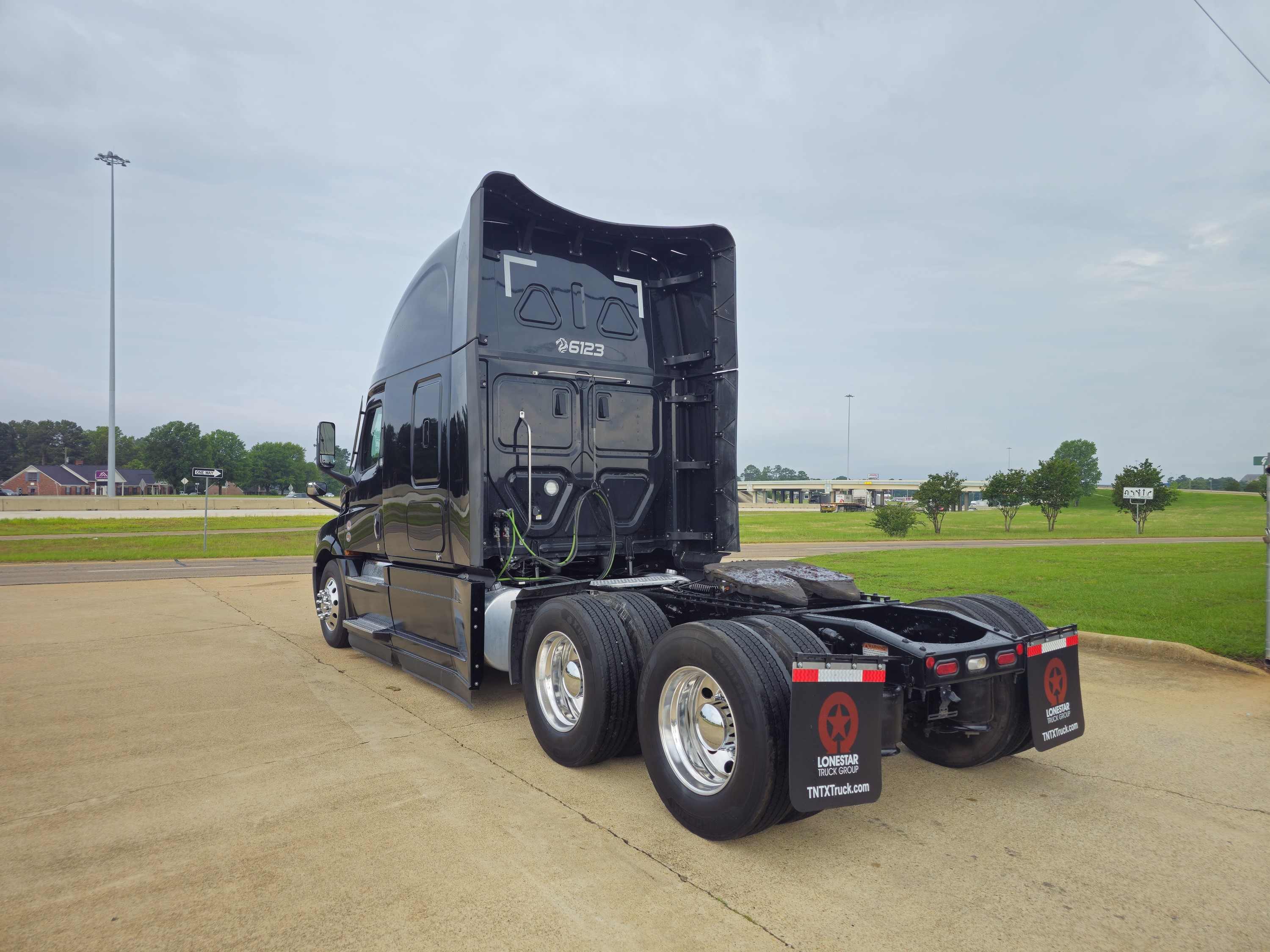 2025 Freightliner Cascadia — photo 3