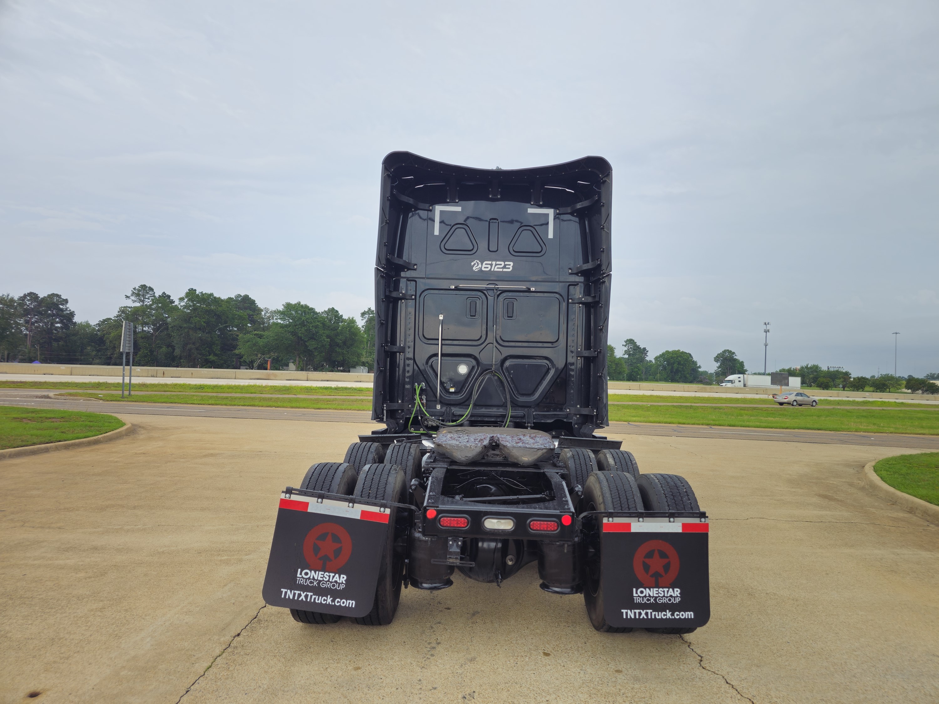 2025 Freightliner Cascadia — photo 4