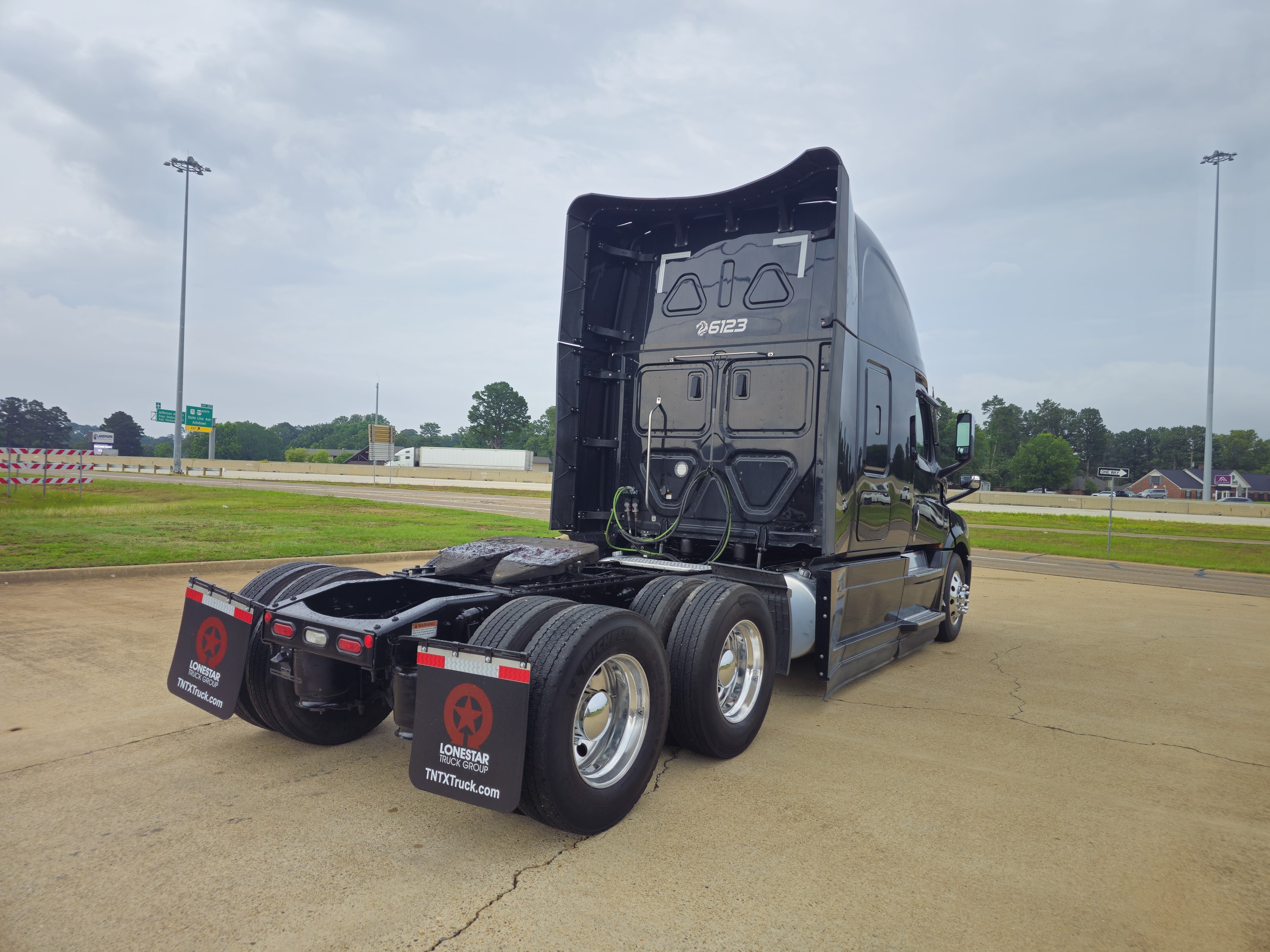 2025 Freightliner Cascadia — photo 5