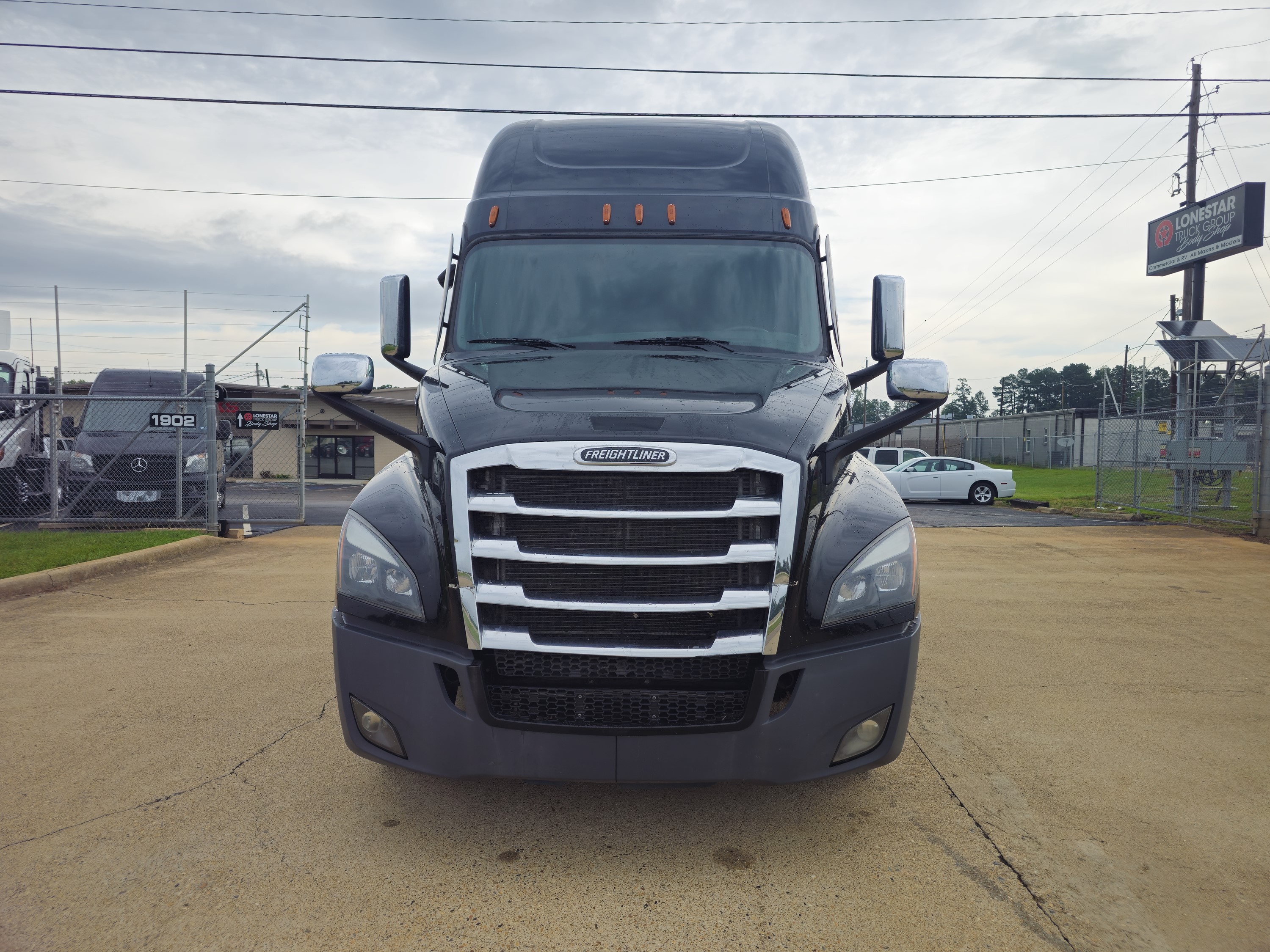 2025 Freightliner Cascadia — photo 8