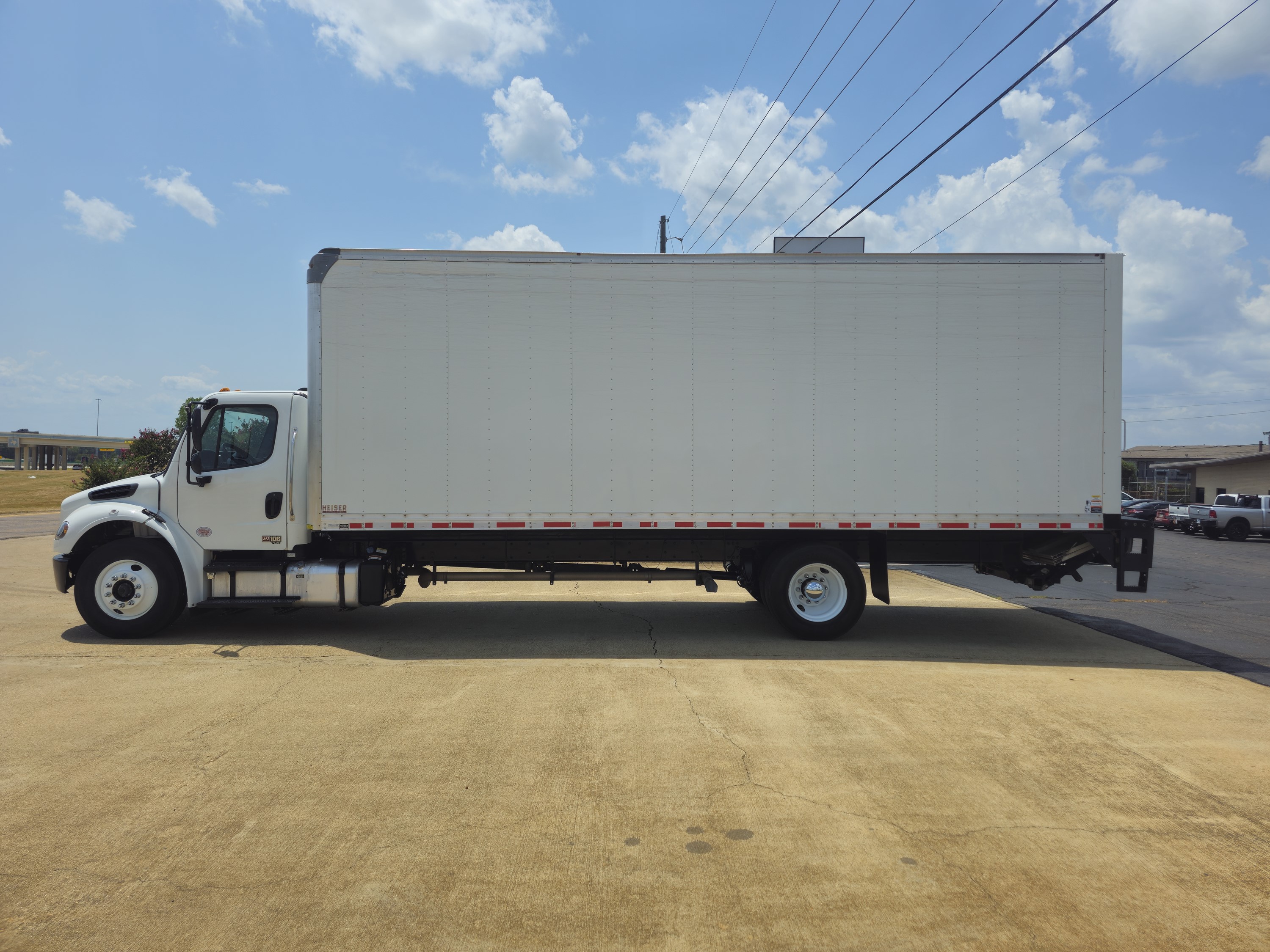 2025 Freightliner — photo 2