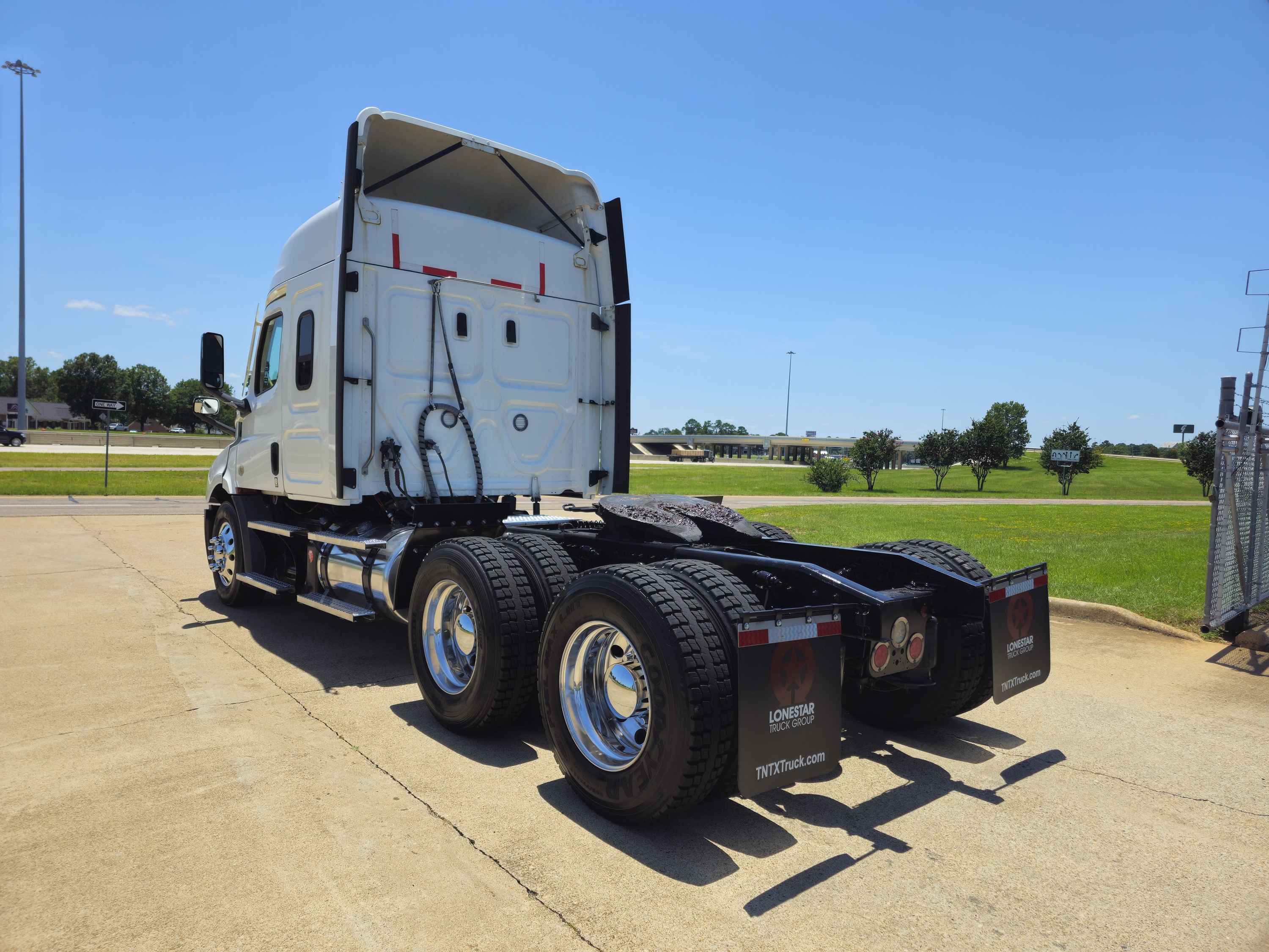 2022 Freightliner Cascadia — photo 3
