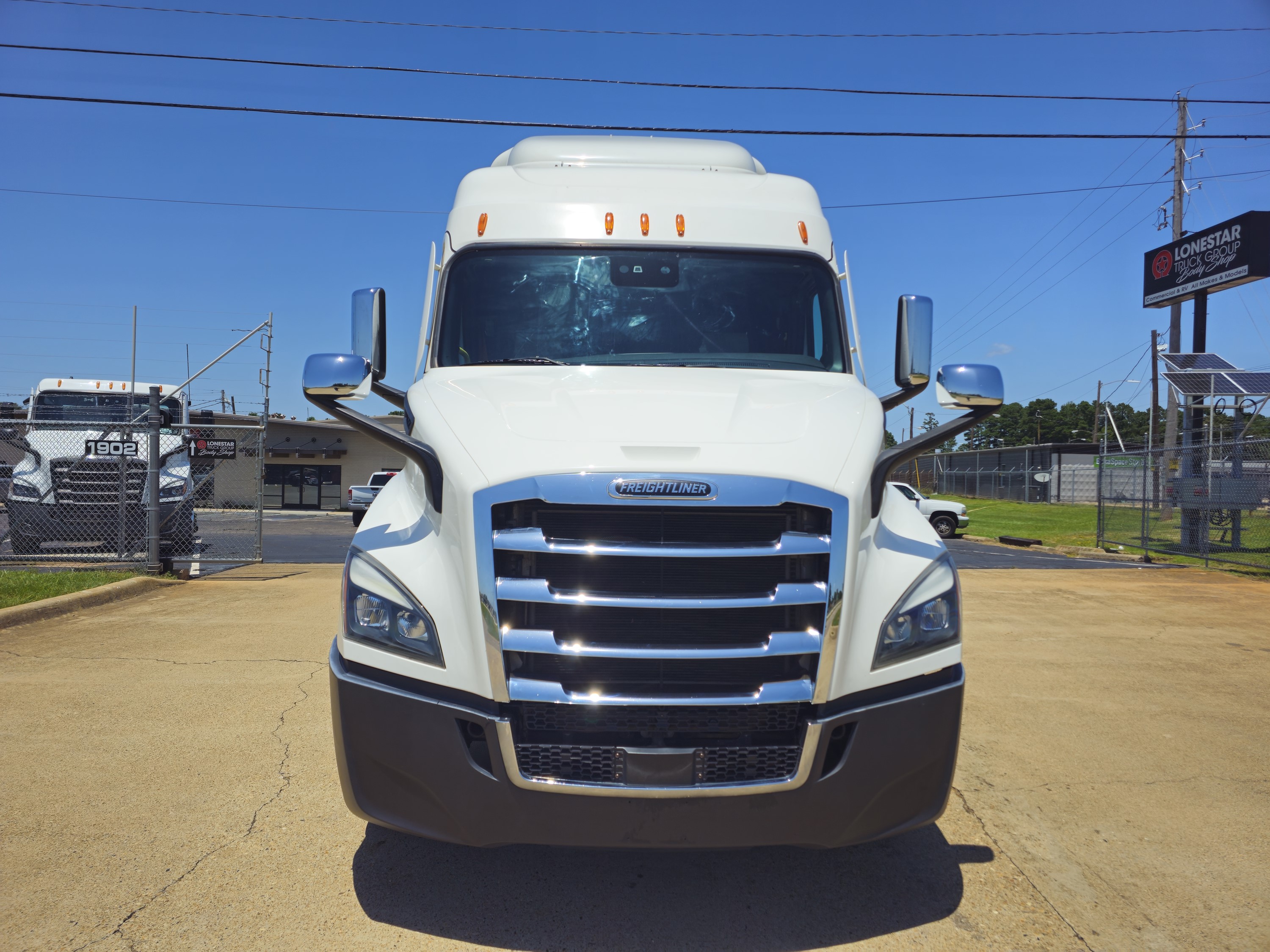 2022 Freightliner Cascadia — photo 8