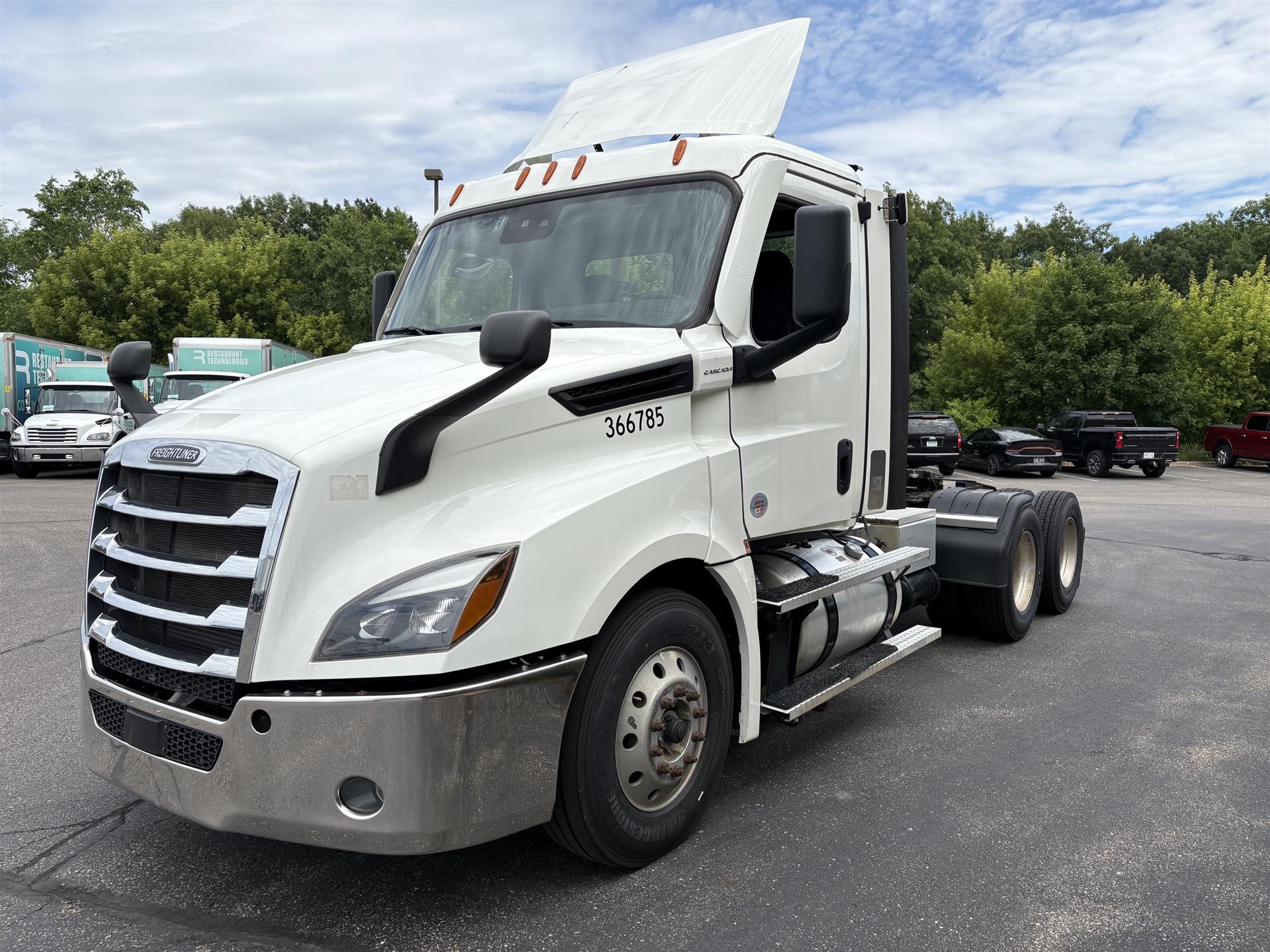 2023 Freightliner Cascadia — photo 7