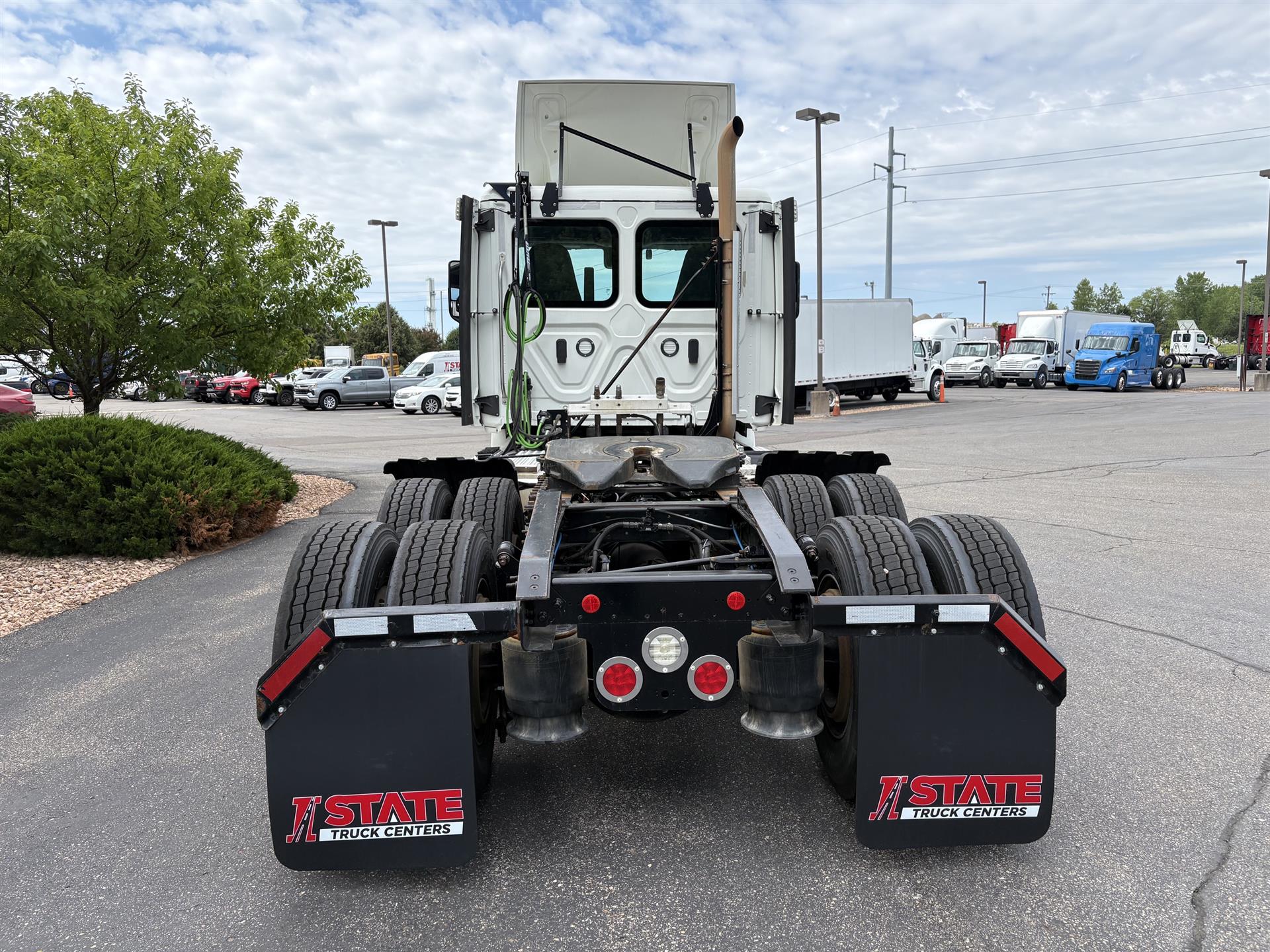2023 Freightliner Cascadia — photo 4