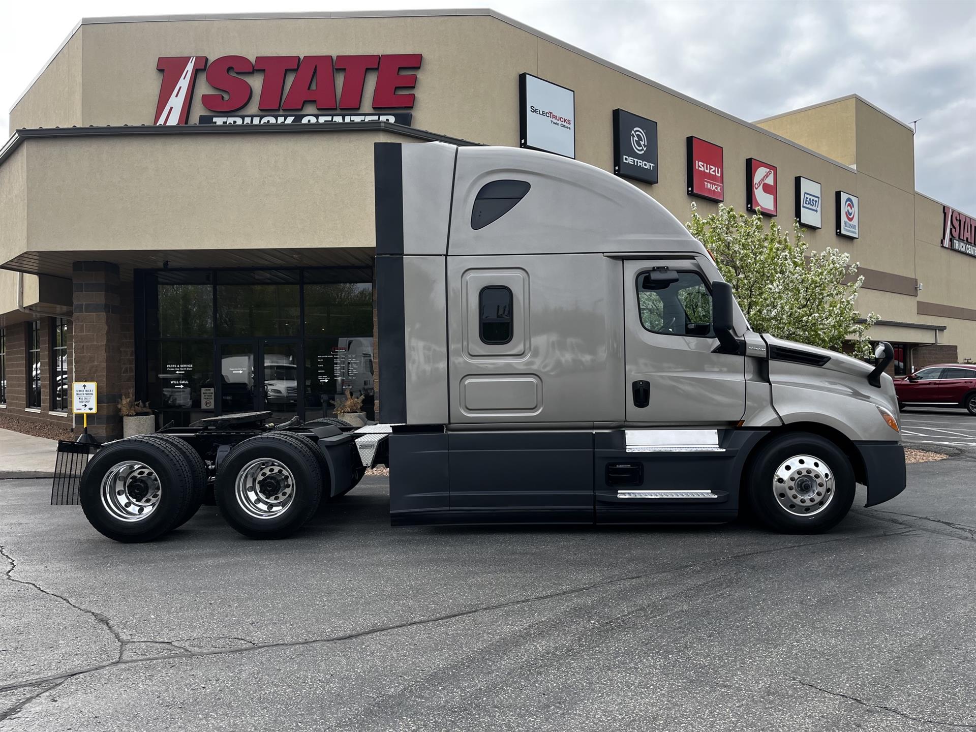 2024 Freightliner Cascadia — photo 2