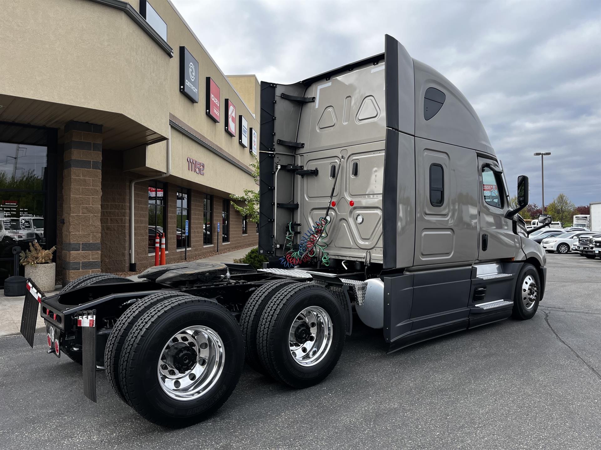 2024 Freightliner Cascadia — photo 3