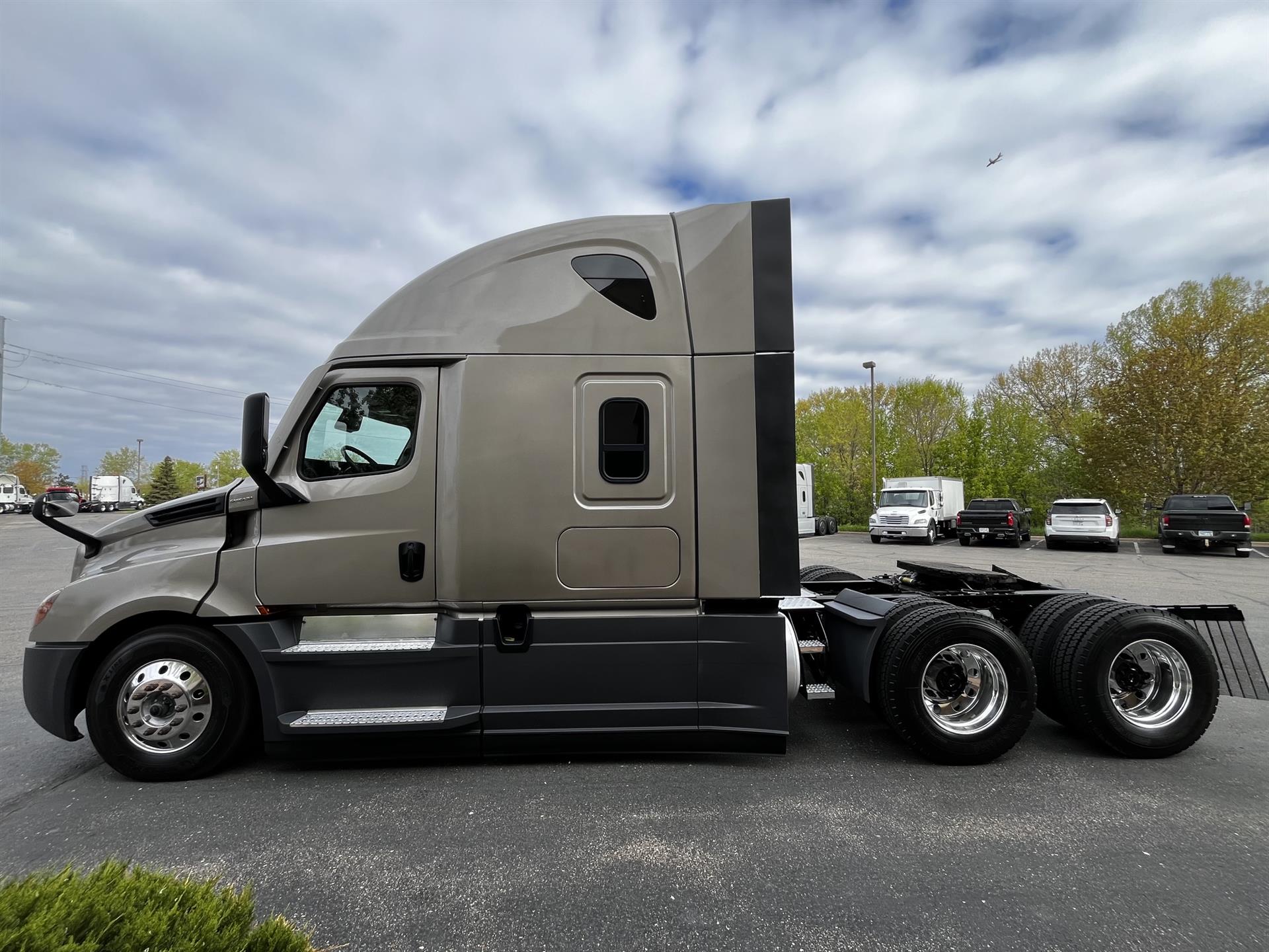 2024 Freightliner Cascadia — photo 7