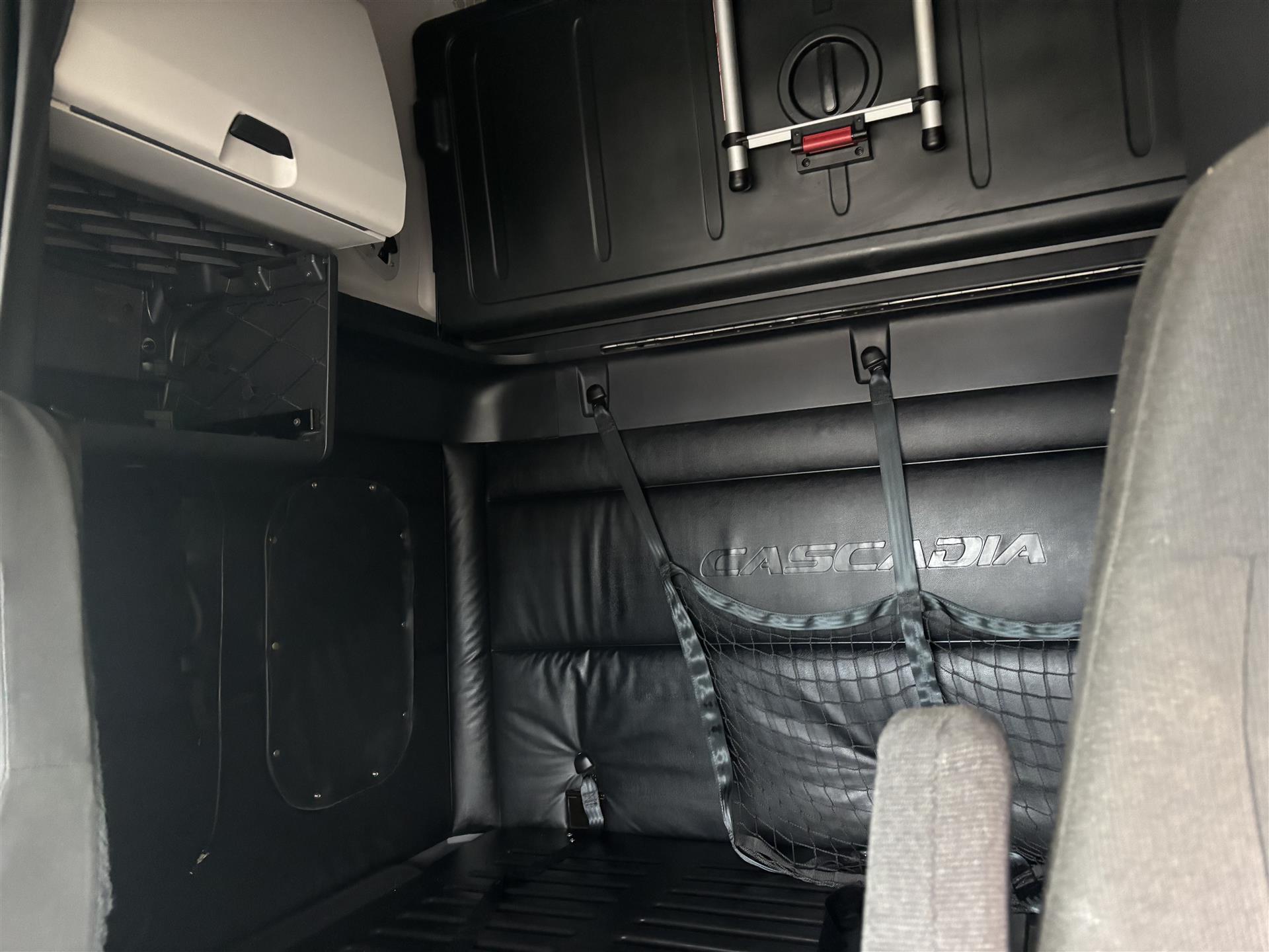 2024 Freightliner Cascadia — photo 4