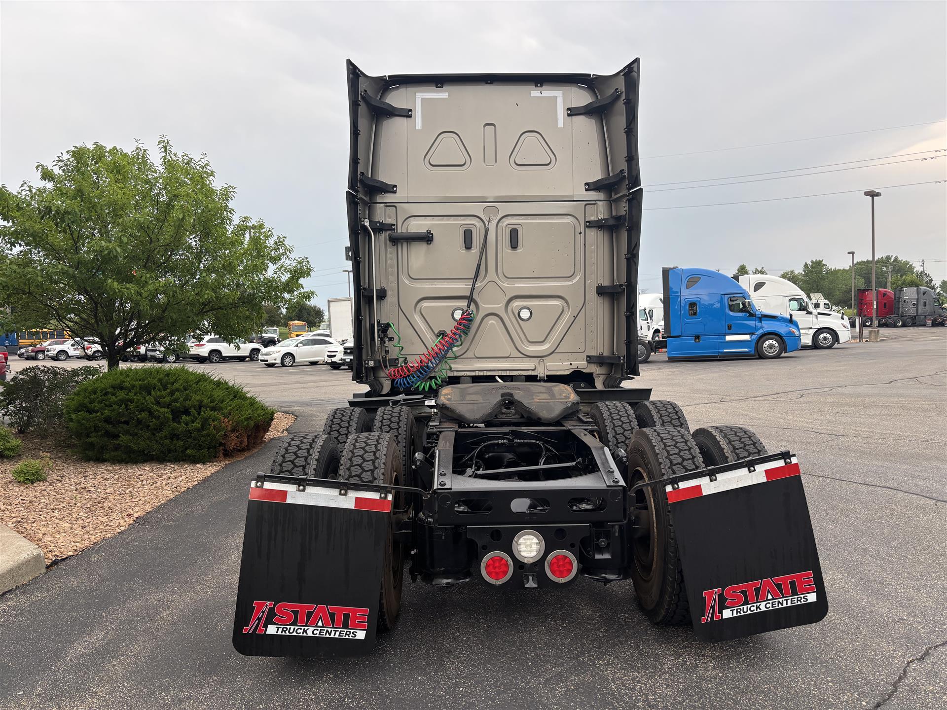 2024 Freightliner Cascadia — photo 3