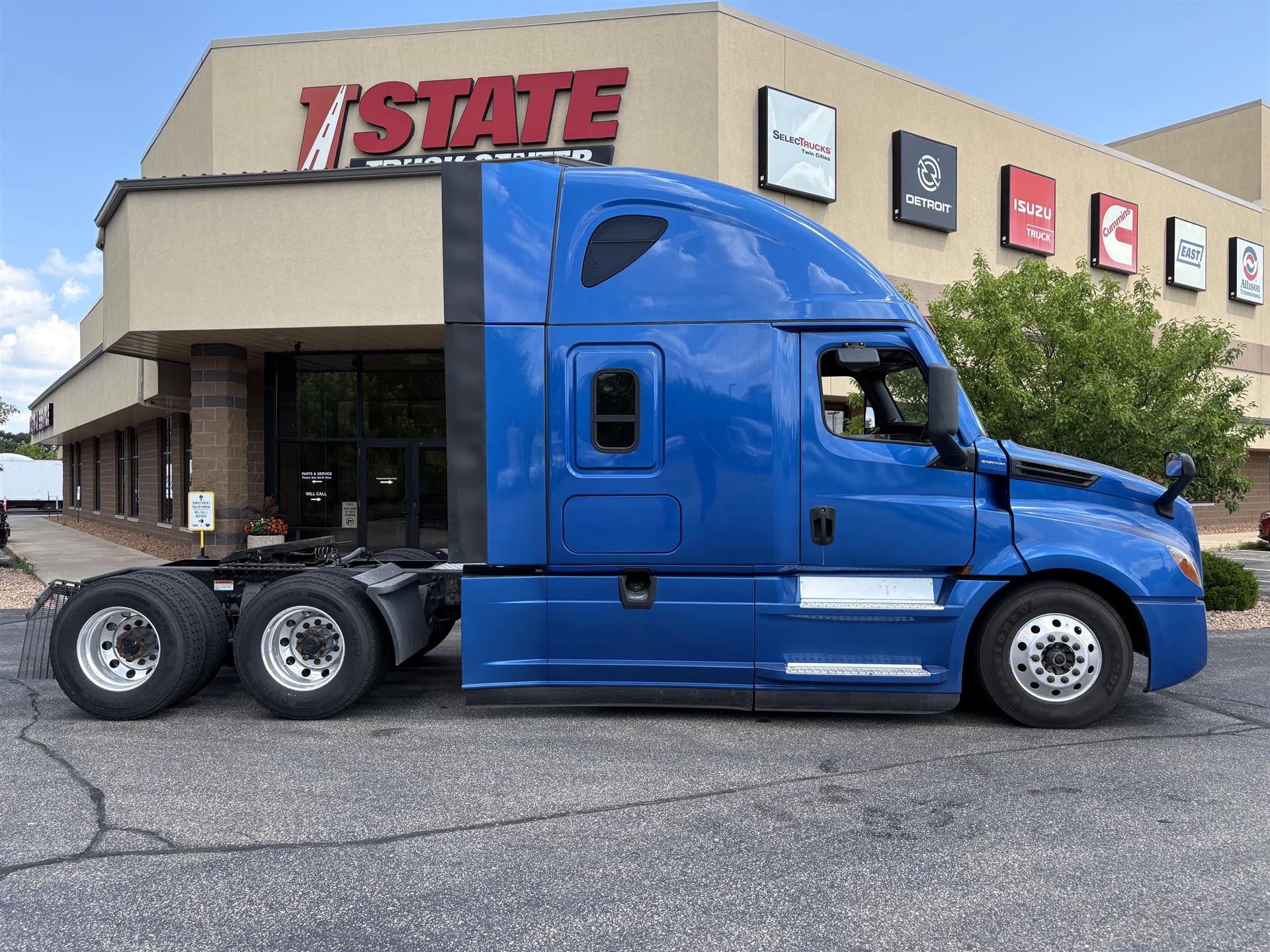 2022 Freightliner Cascadia — photo 2