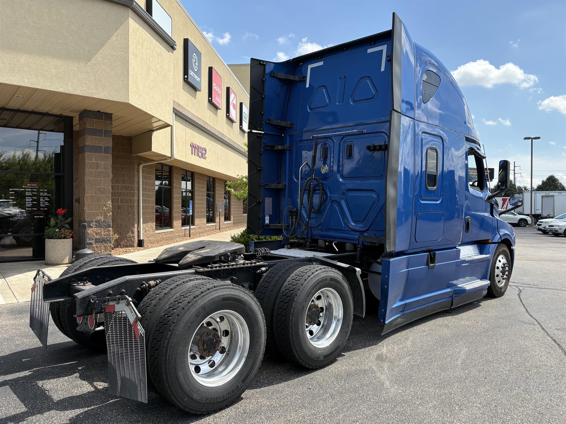 2022 Freightliner Cascadia — photo 3