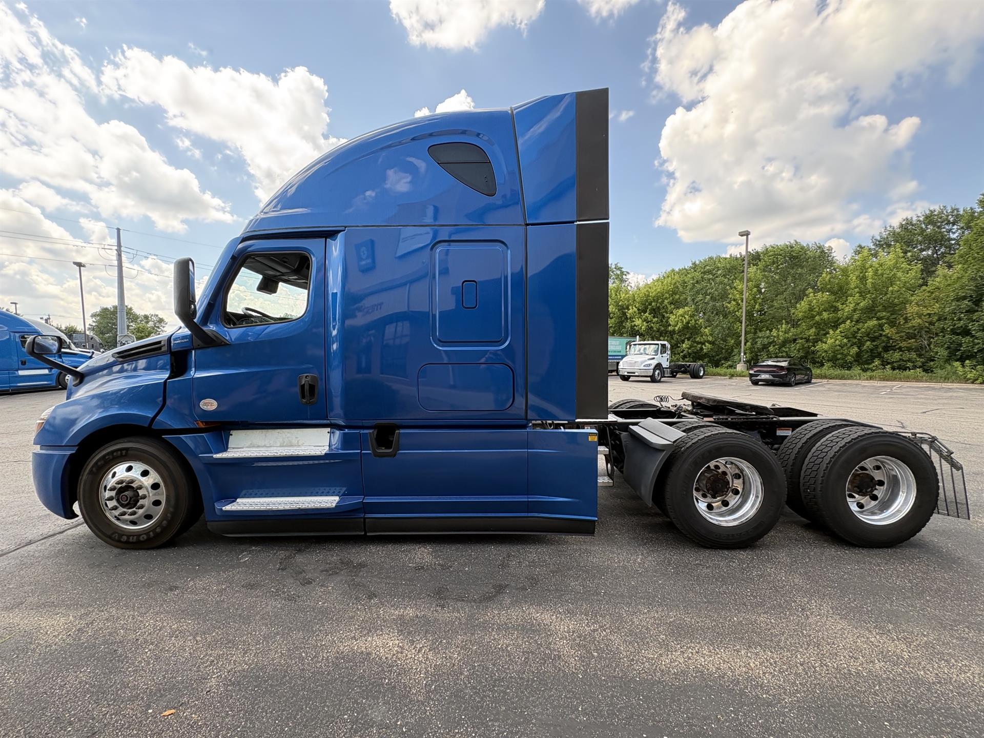 2022 Freightliner Cascadia — photo 4