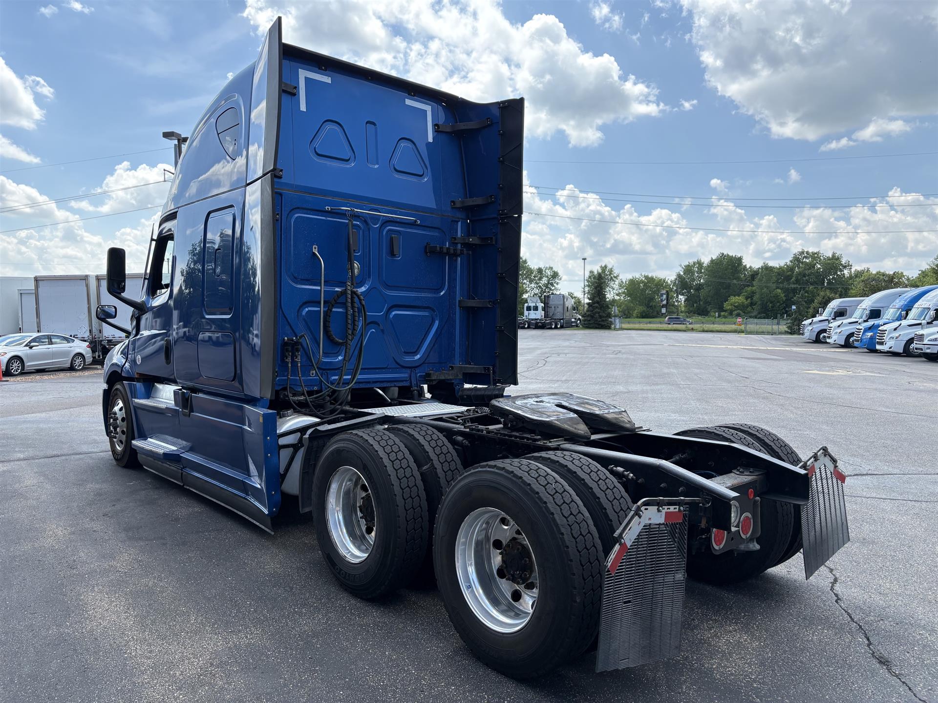 2022 Freightliner Cascadia — photo 6