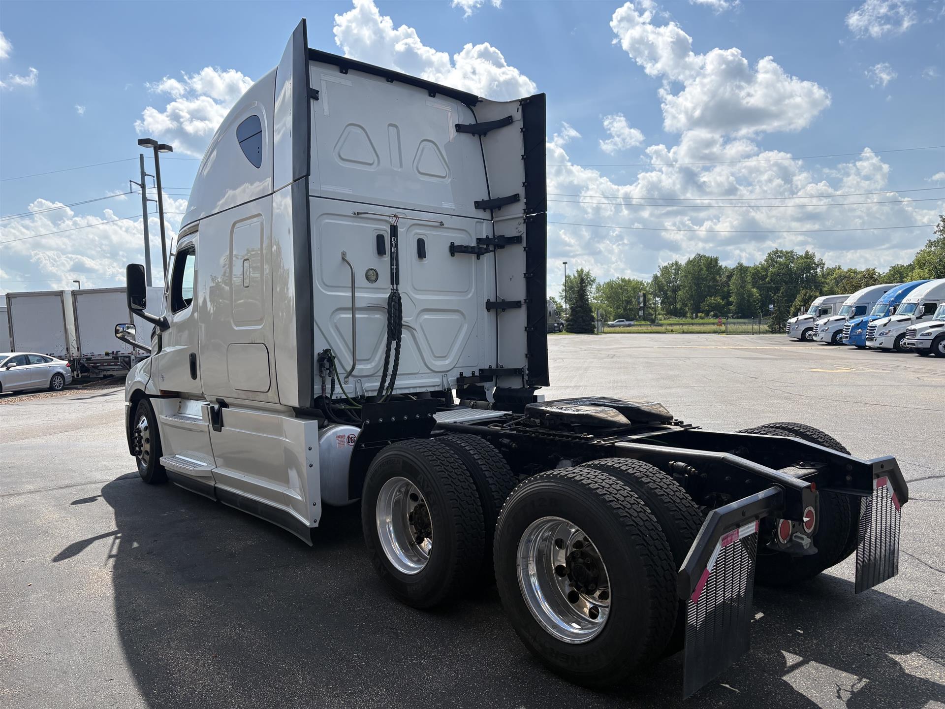 2021 Freightliner Cascadia — photo 5