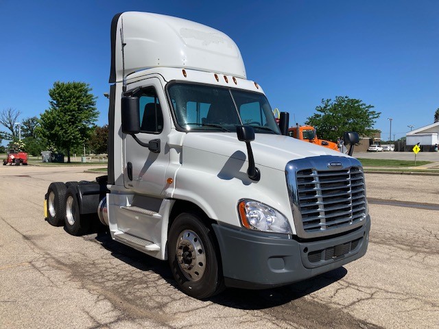2017 Freightliner Cascadia in Twin Cities, MN — photo 2