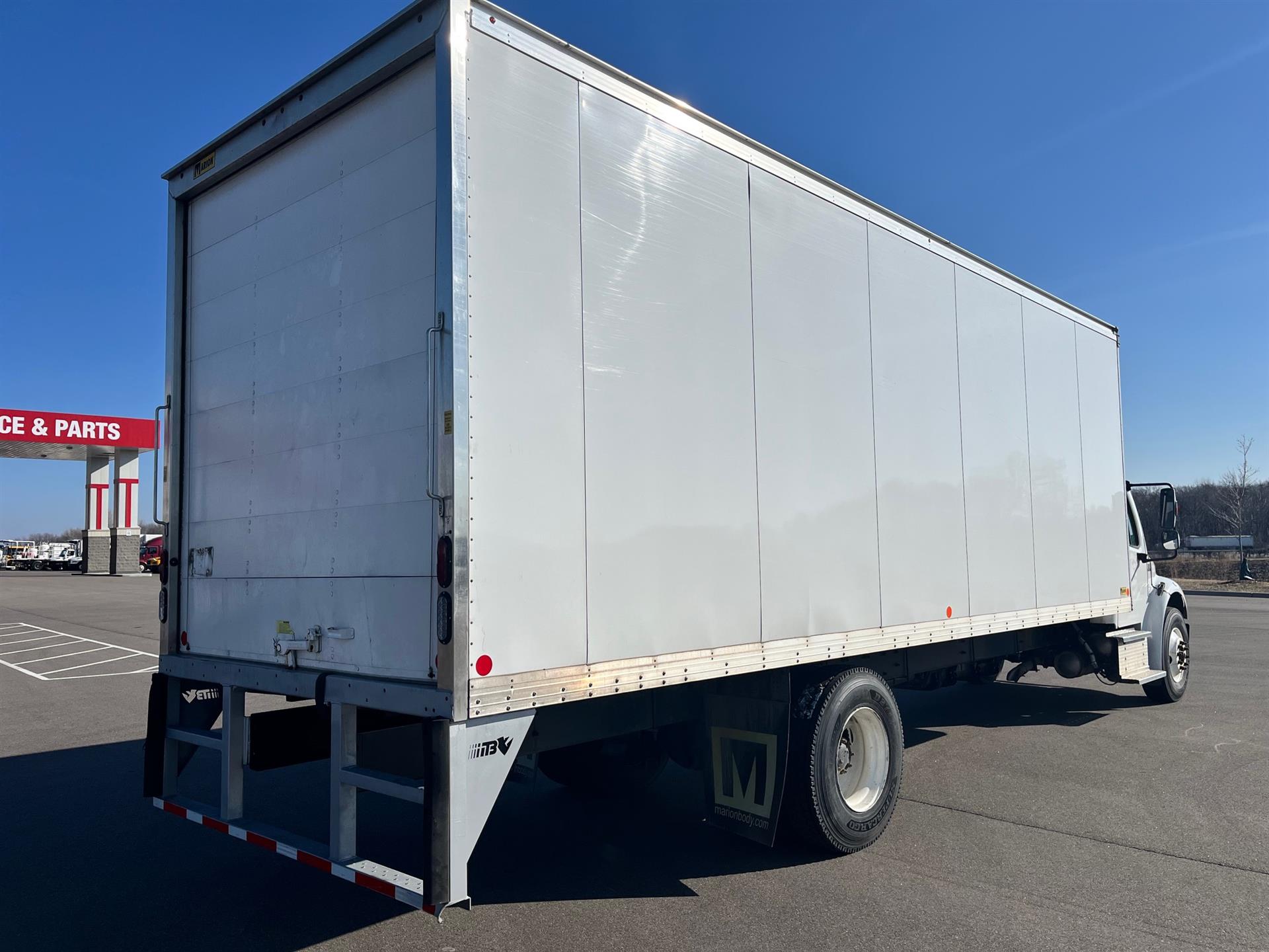 2022 Freightliner eM2 — photo 4