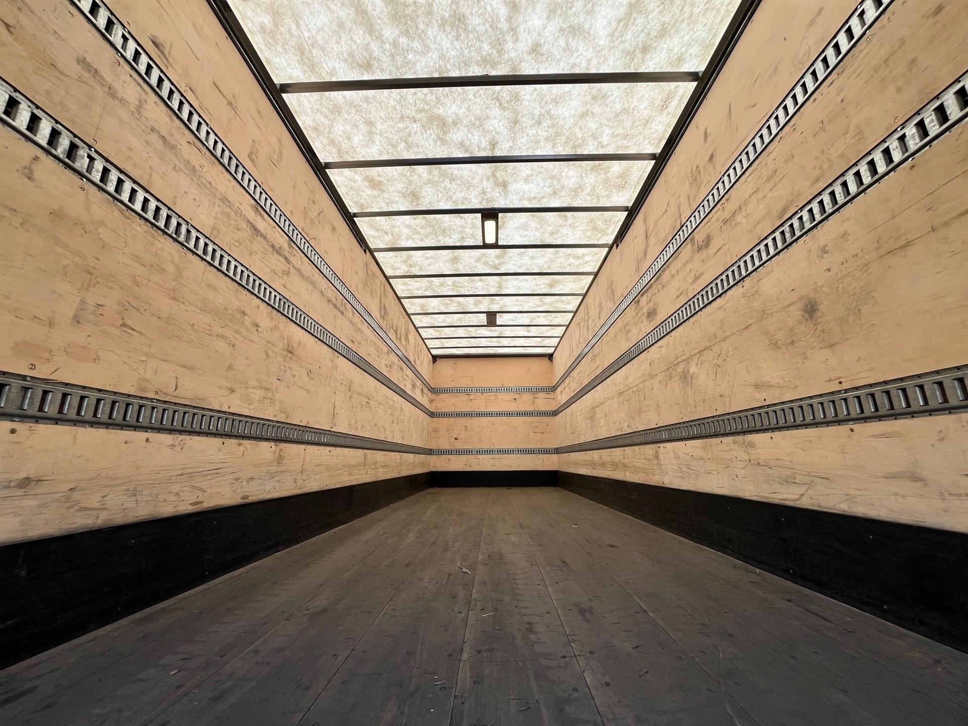 2022 Freightliner eM2 — photo 7