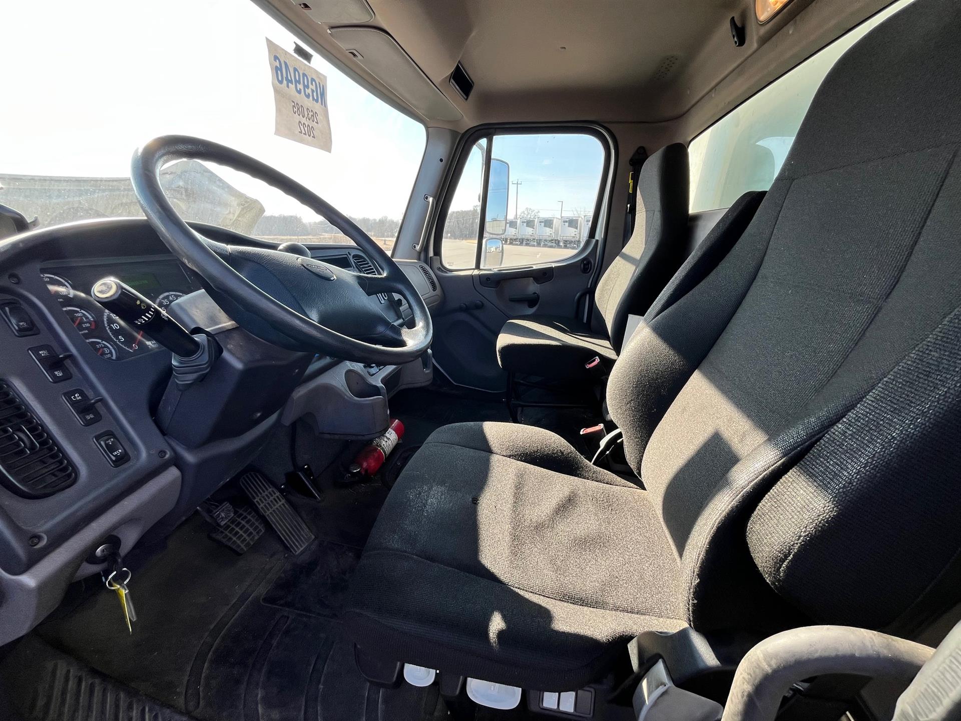 2022 Freightliner eM2 — photo 2