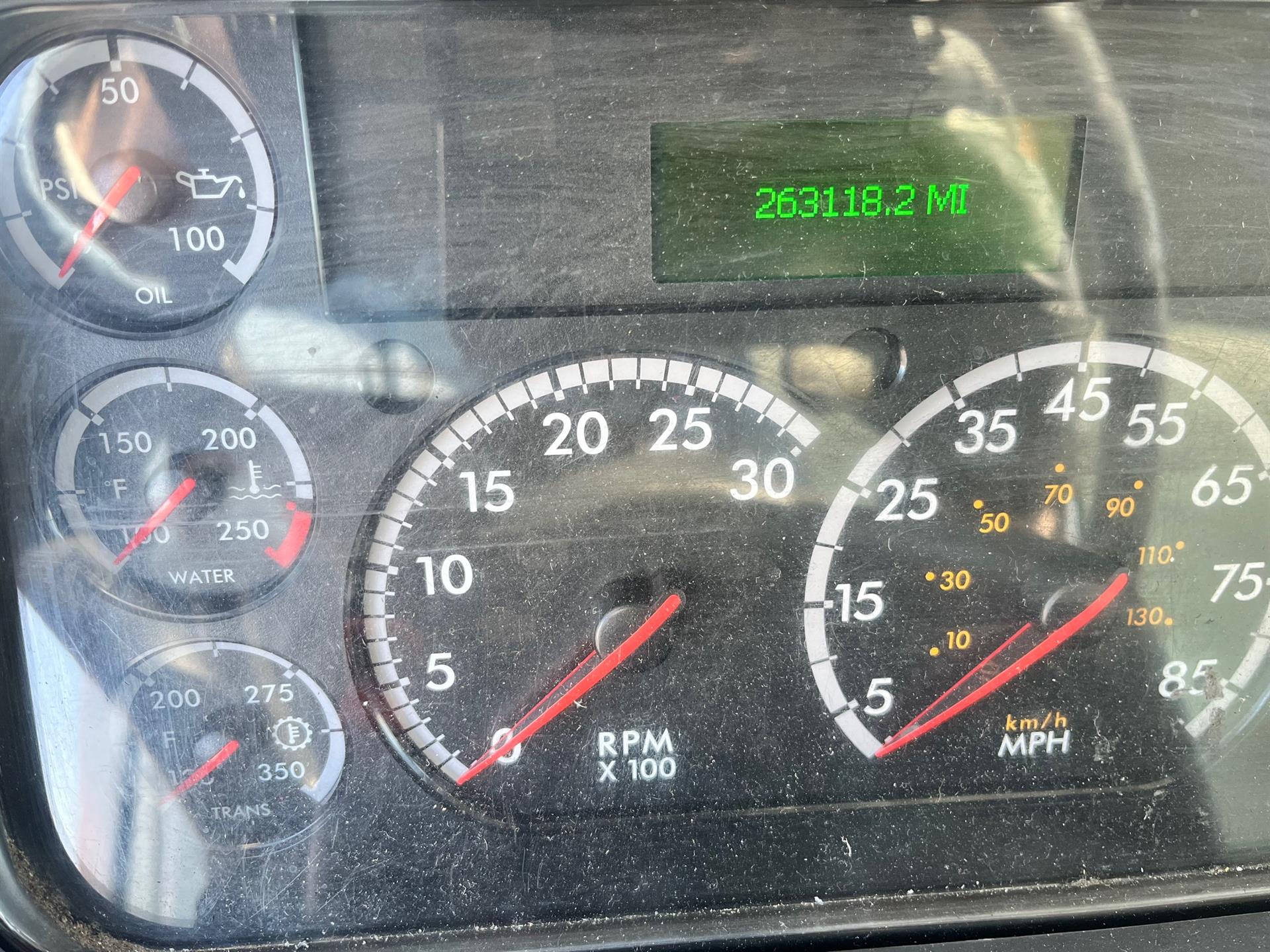 2022 Freightliner eM2 — photo 3