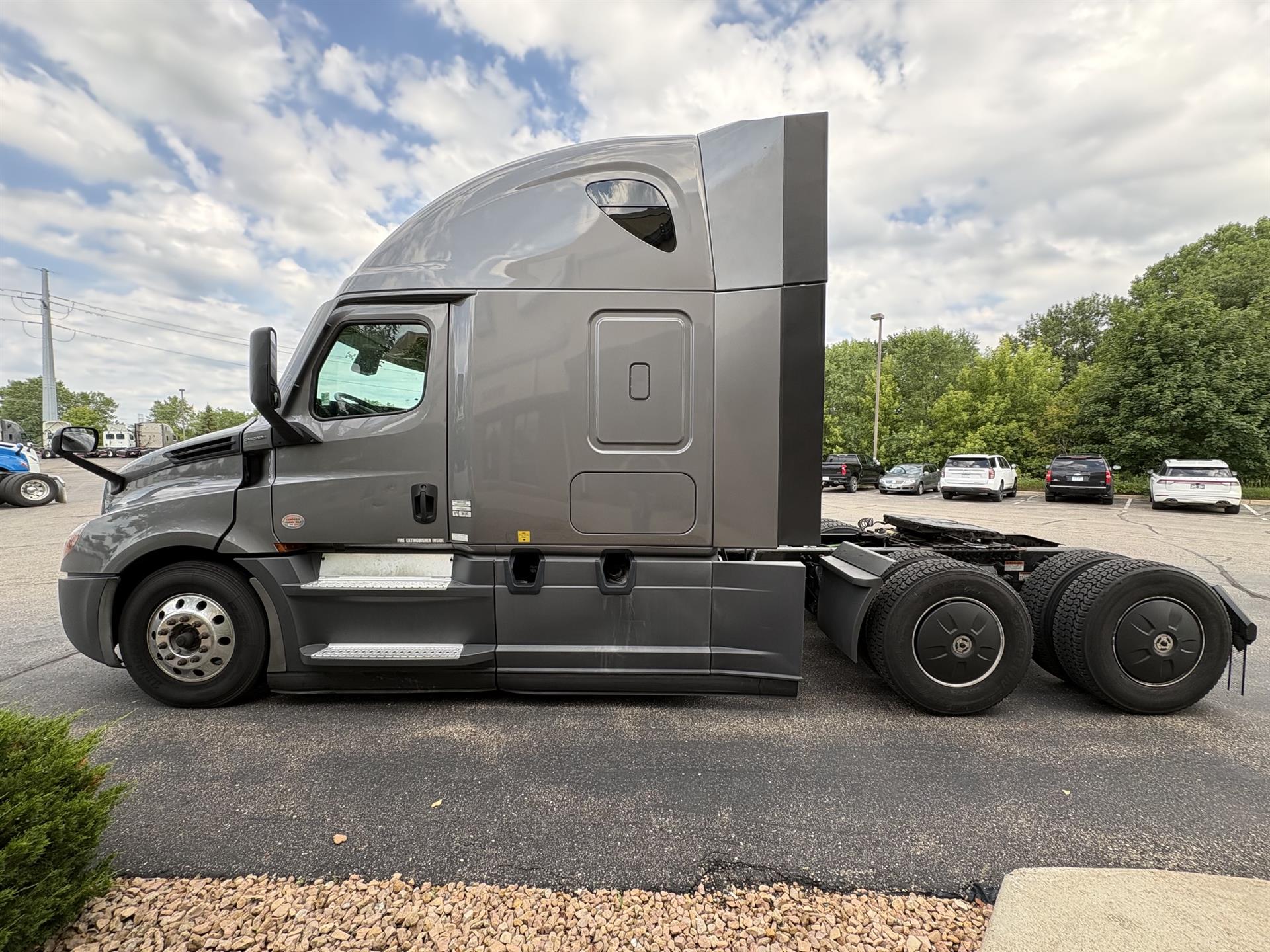 2022 Freightliner Cascadia — photo 4