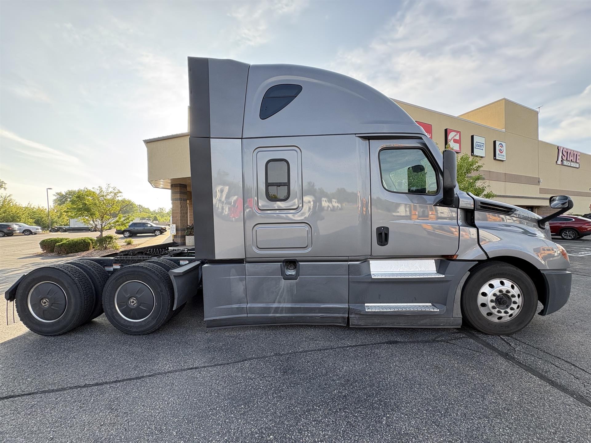 2022 Freightliner — photo 2