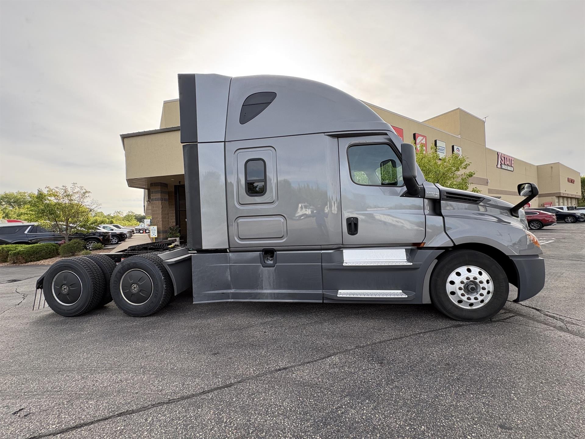 2022 Freightliner — photo 2