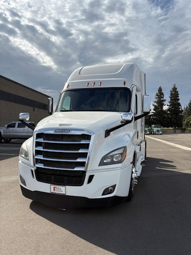 2021 Freightliner Cascadia 126" Sleeper Cab photo 2