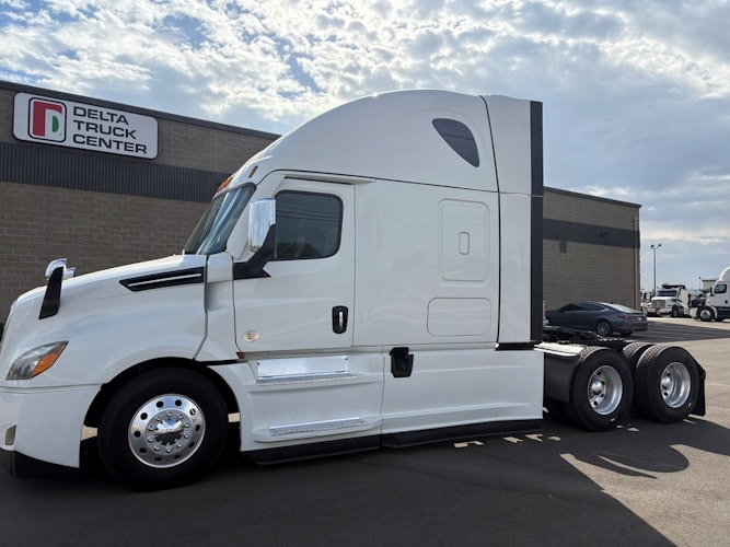 2021 Freightliner Cascadia 126" Sleeper Cab photo 3