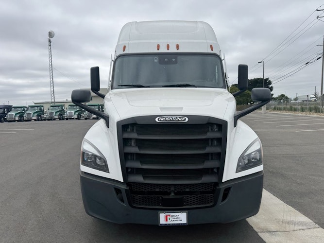 2023 Freightliner Cascadia 126" Sleeper Cab photo 2