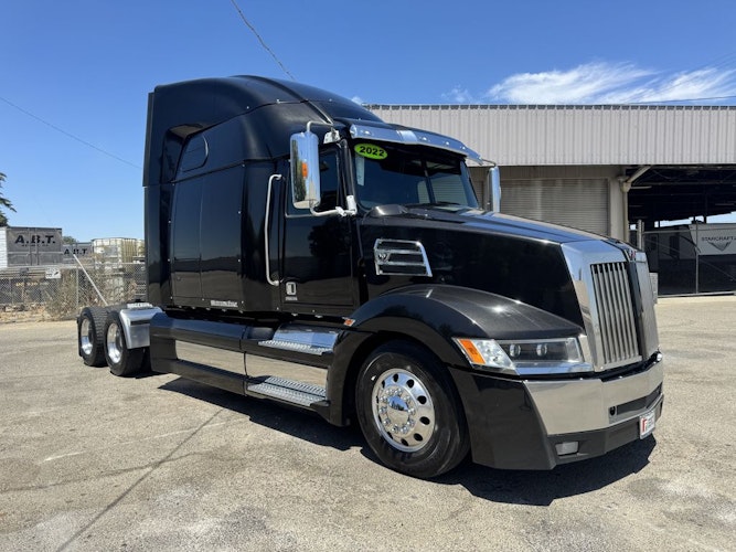 2022 Western Star 5700 Sleeper photo 2