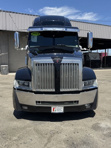 2022 Western Star 5700 Sleeper photo 3