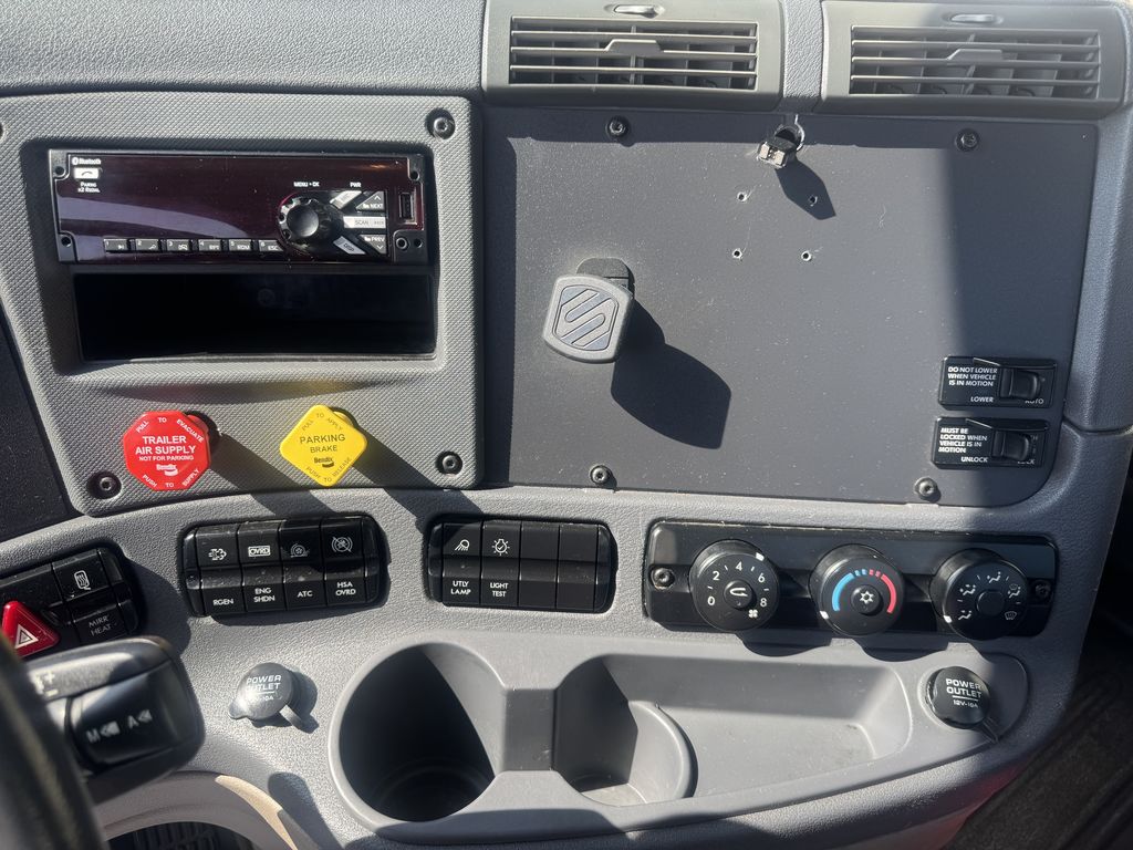 2018 Freightliner Cascadia — photo 5