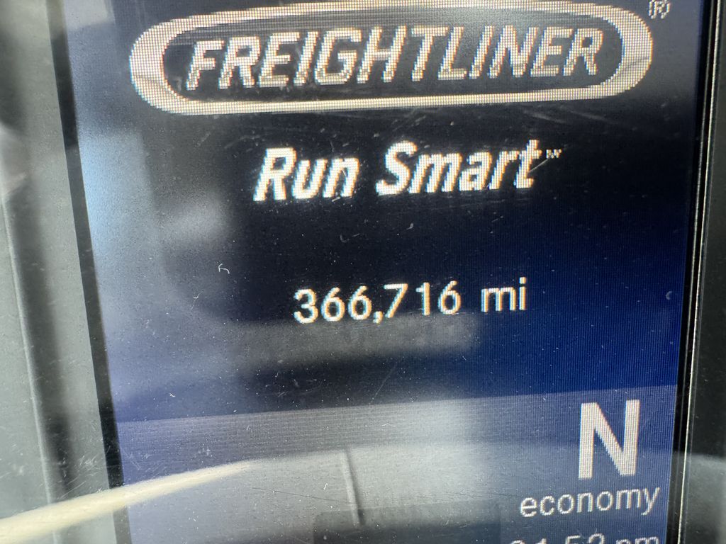 2020 Freightliner Cascadia in Stockton, CA — photo 8