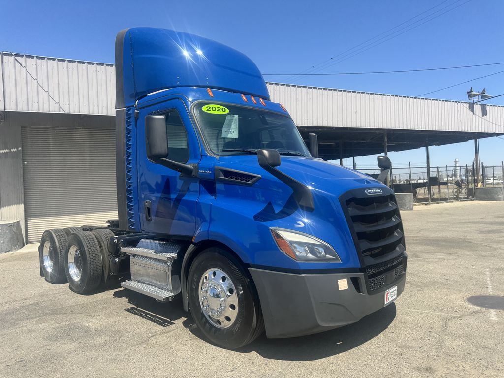2020 Freightliner Cascadia in Stockton, CA — photo 2