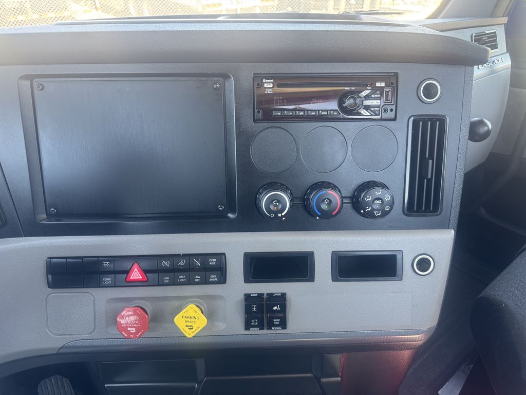 2020 Freightliner Cascadia in Stockton, CA — photo 5