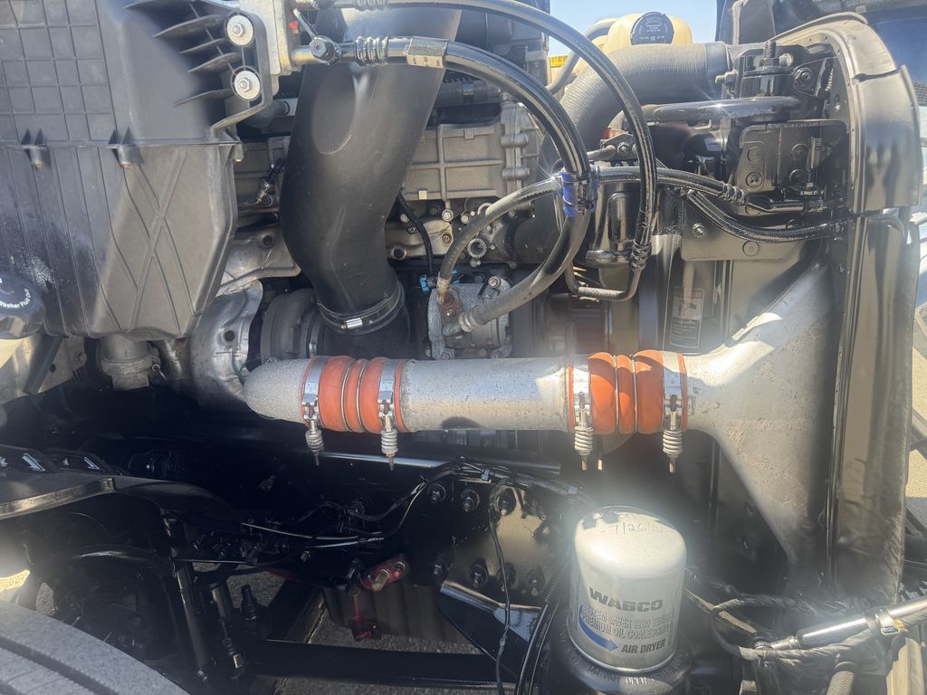 2020 Freightliner Cascadia in Stockton, CA — photo 6